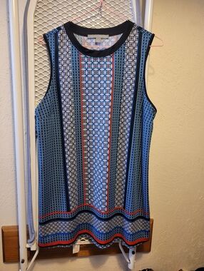 Valerie Stevens Geometric Print Sleeveless Top in Blue, Black & Red